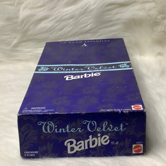 NRFB Vintage 1995 AVON ~ Winter Velvet Barbie Doll ❄️ - Picture 10 of 12